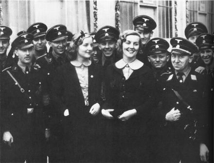 Diana_and_Unity_Mitford_in_1937 Diana_and_Unity_Mitford_in_1937